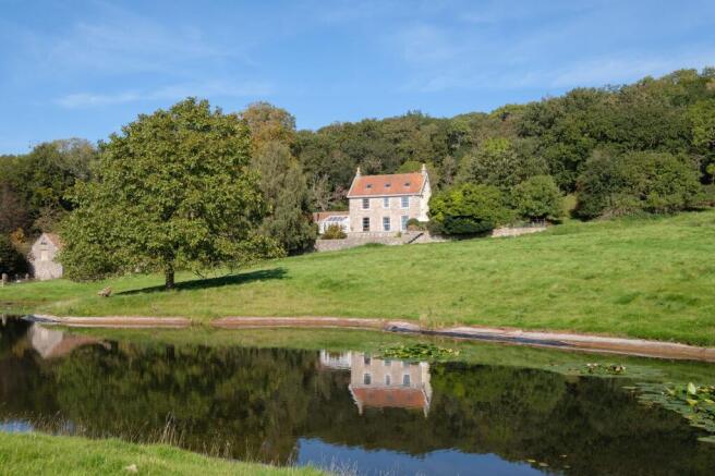 7 bed property, in Pitchings, £1,850,000