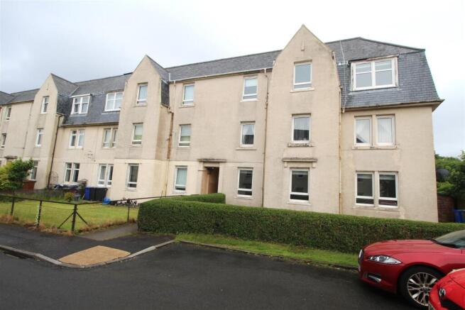 2 bed property, in Pine Street, £59,000