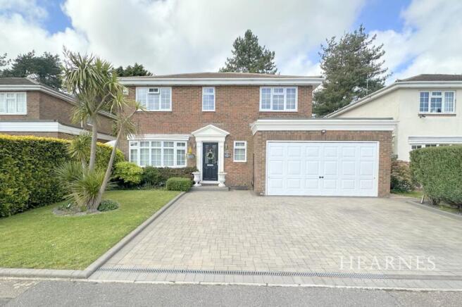 4 bed property, in Wishart Gardens, £600,000