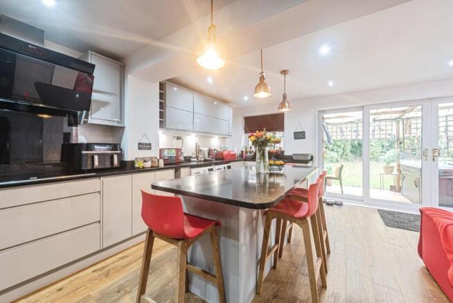 5 bed property, in Poynings Crescent, £620,000