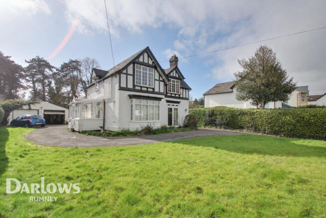 3 bed property, in Marshfield Road, £690,000