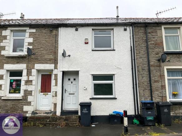 2 bed property, in Castle Street, £95,000