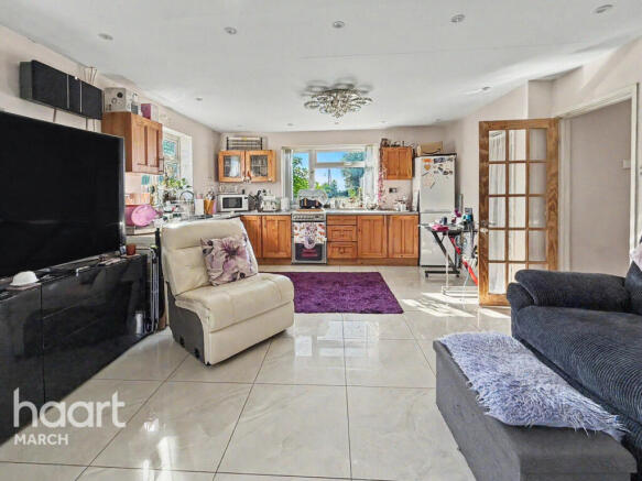 2 bed property, in Coleseed Road, £375,000