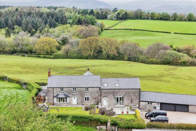 5 bed property, in Warren Farm, £1,600,000