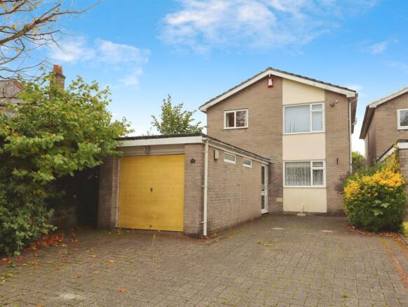 4 bed property, in Millbrook Road, £475,000