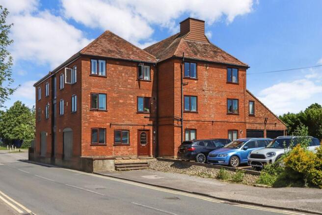 2 bed property, in Weydon Lane, £325,000