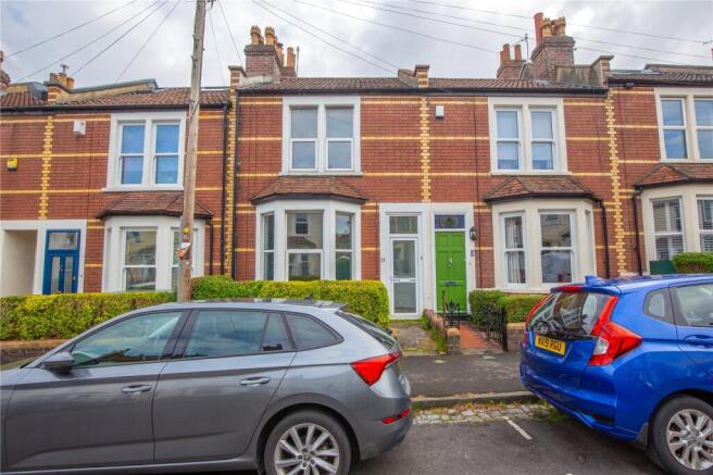 2 bed property, in Selborne Road, £375,000