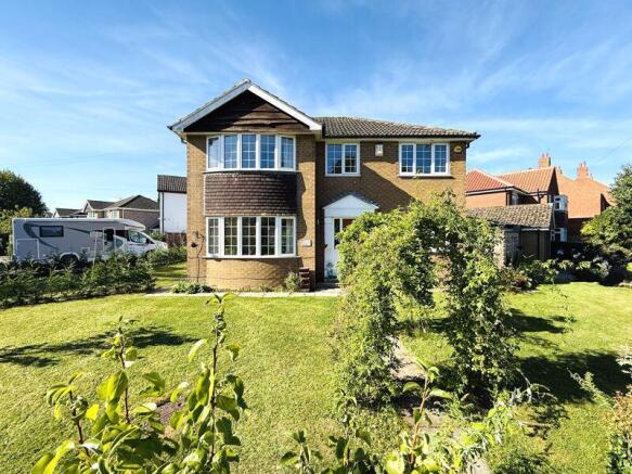 4 bed property, in Malt Kiln Lane, £499,950