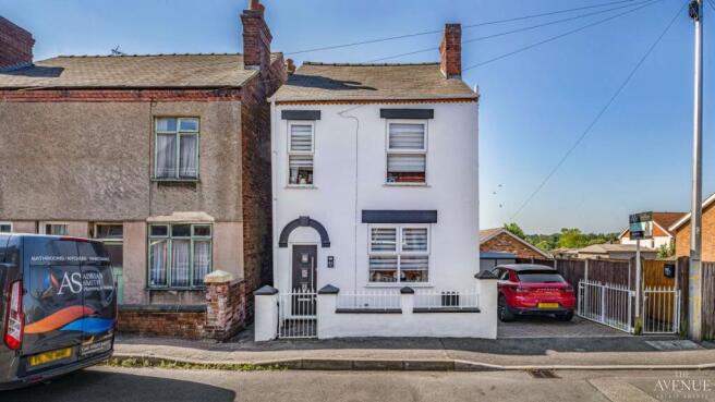4 bed property, in Park Street, £250,000