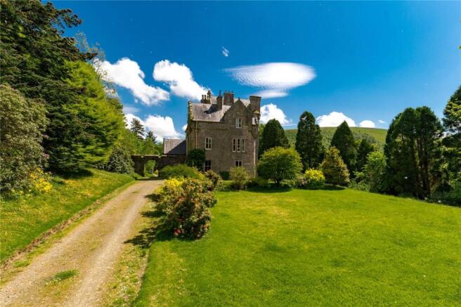 13 bed property, in Langholm, £900,000