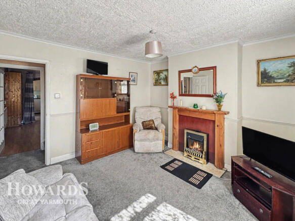 2 bed property, in Elm Road, £160,000