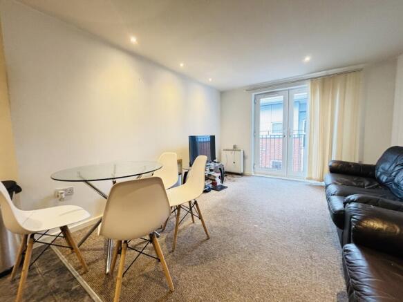 2 bed property, in Gilbert House, £175,000
