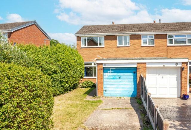 3 bed property, in Clivedon Road, £150,000