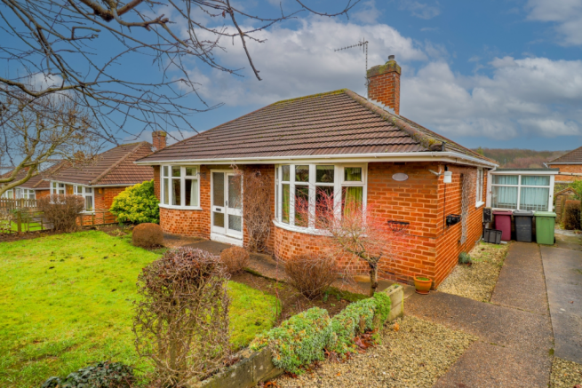 2 bed property, in Langer Lane, £260,000