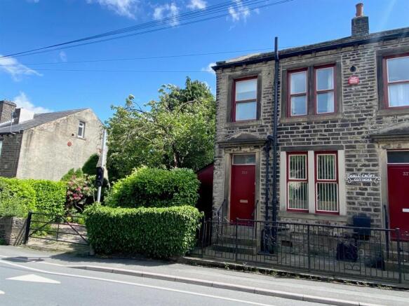 2 bed property, in Leymoor Road, £230,000
