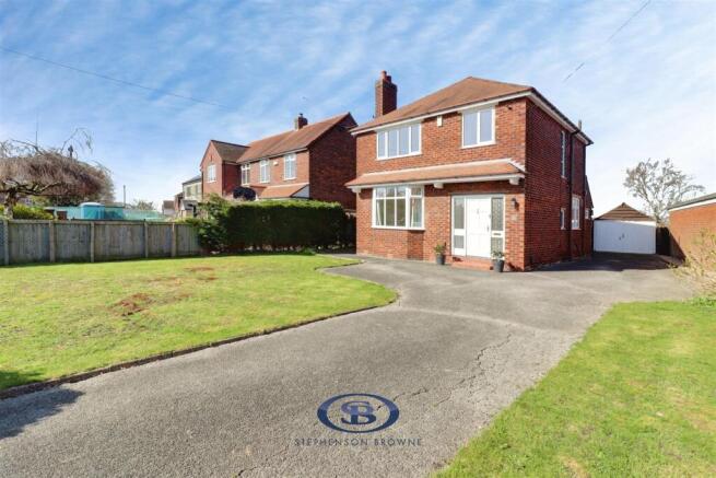 3 bed property, in Moss Lane, £475,000