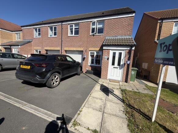 3 bed property, in Maiden Way, £200,000