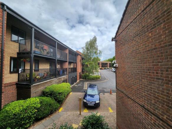 2 bed property, in Grove Road, £149,950