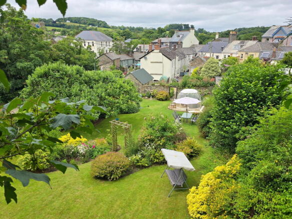 3 bed property, in March Court, £425,000