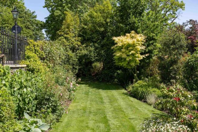 6 bed property, in South End Road, £6,000,000