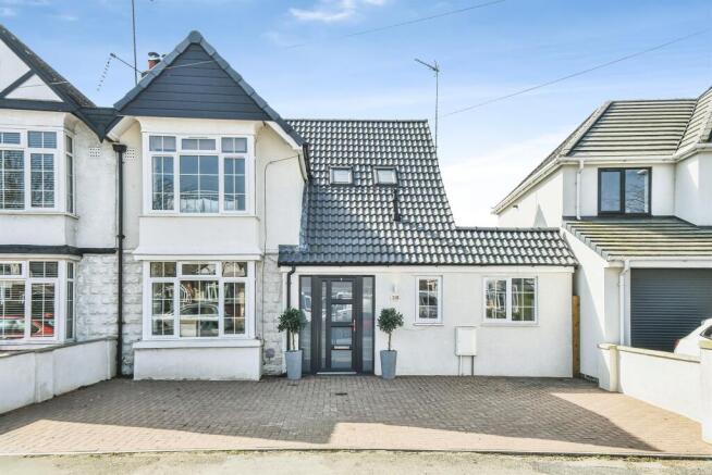 4 bed property, in Marlborough Road, £500,000