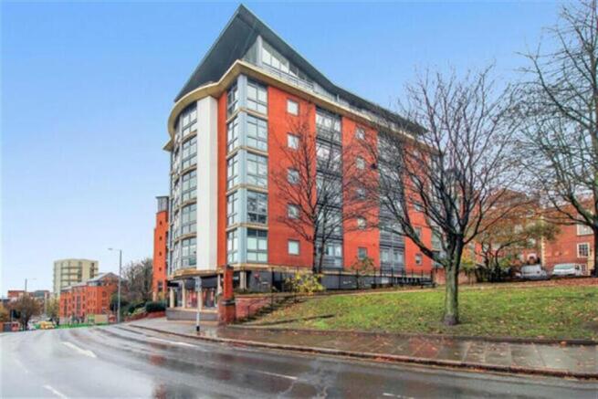 2 bed property, in Lexington Place, £170,000