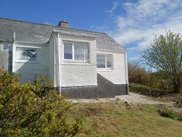 2 bed property, in 93 Balallan, £160,000