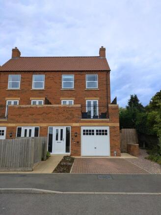 5 bed property, in The Rise, £500,000