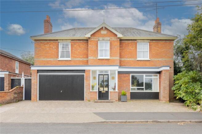 5 bed property, in Fairfield Road, £570,000