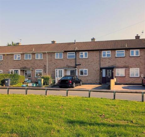 3 bed property, in Penhill Road, £200,000