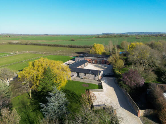 4 bed property, in Cleeve Prior, £1,500,000