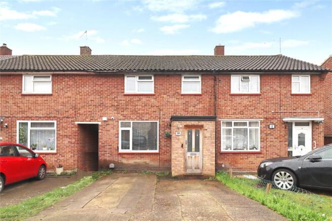 2 bed property, in Woking, £425,000