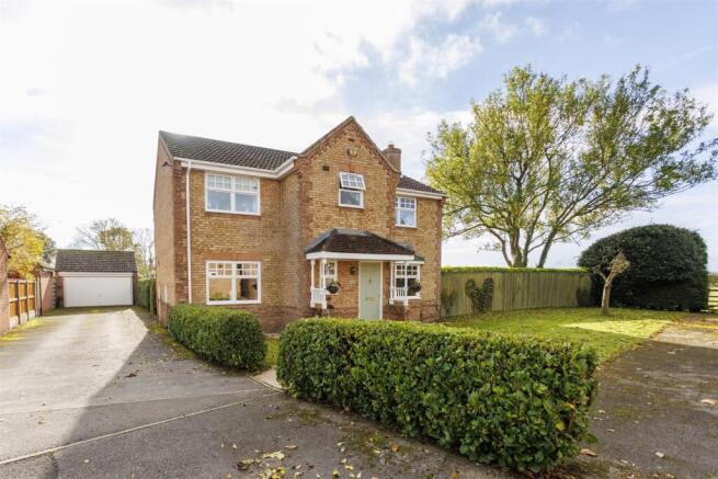 4 bed property, in Whiteoak Avenue, £599,950