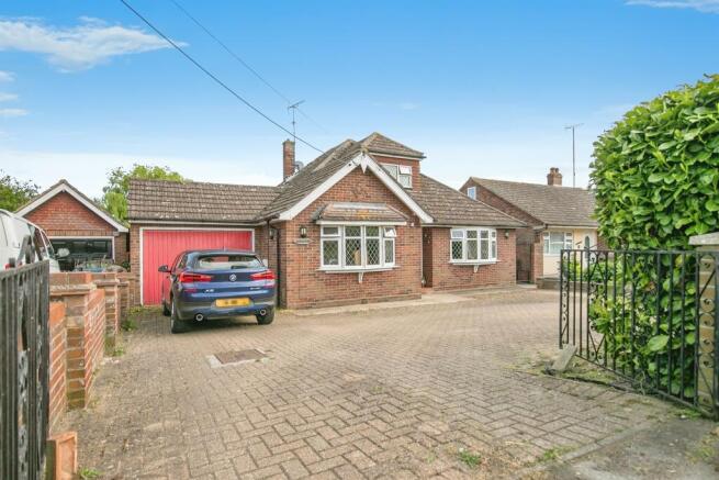 4 bed property, in Wrabness Road, £440,000