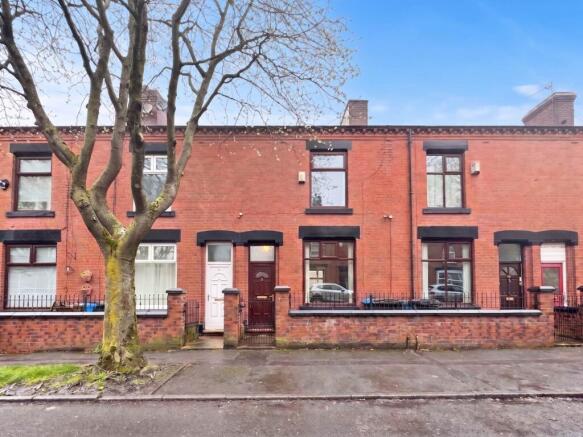 2 bed property, in Mayfield Road, £160,000