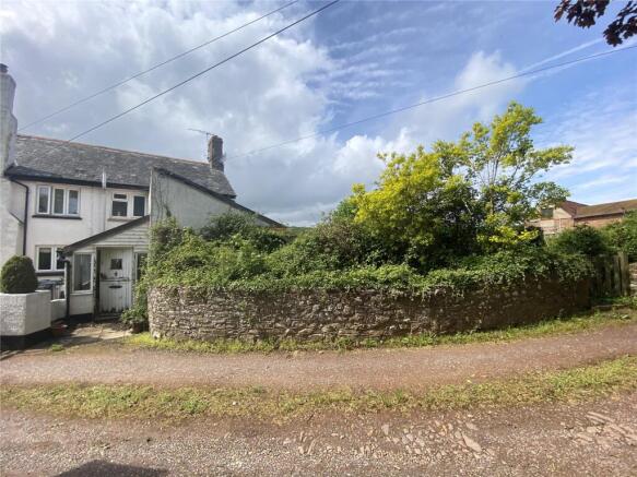 2 bed property, in Westcott, £240,000