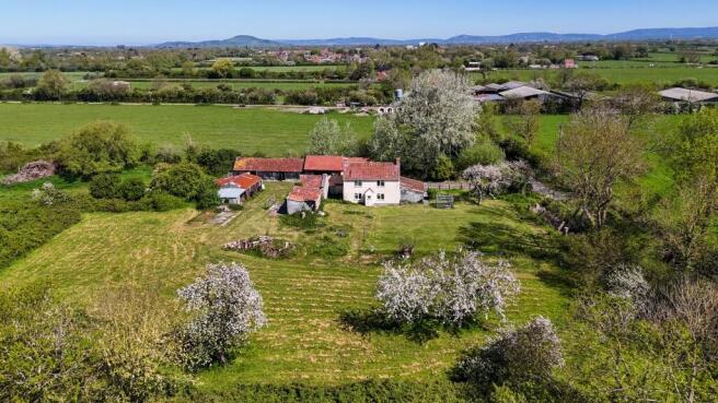 2 bed property, in Upper Cornmoor Farm, £500,000