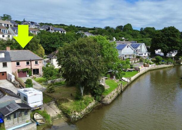 3 bed property, in Tresillian, £325,000