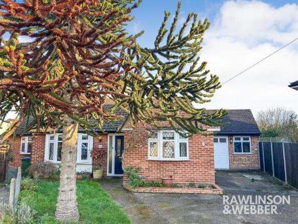 3 bed property, in Ivydene, £725,000