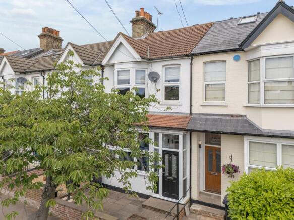 3 bed property, in Ingatestone Road, £775,000