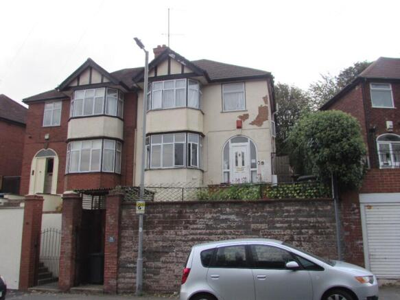 3 bed property, in Kenneth Road, £325,000