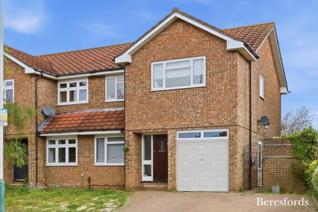 4 bed property, in Swanbourne Drive, £600,000