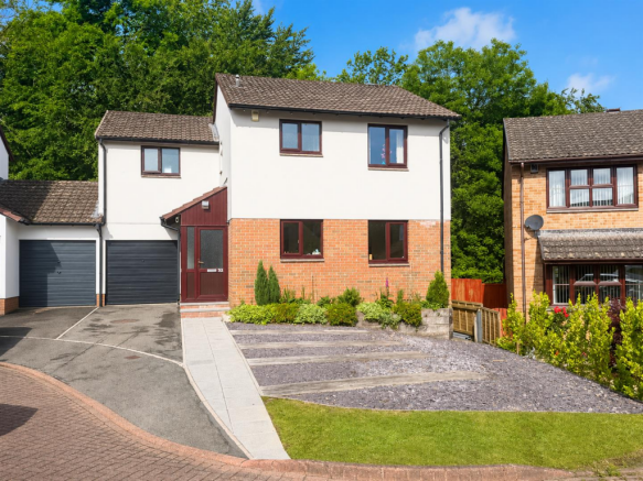 4 bed property, in Oaklands, £350,000
