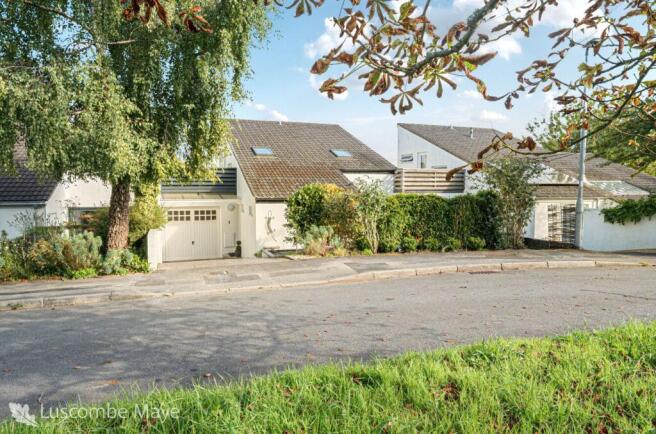 3 bed property, in Hunters Moon, £635,000