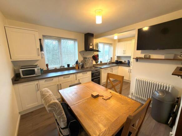 4 bed property, in Leghorn Crescent, £350,000