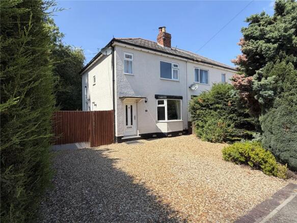 2 bed property, in Sinclair Gardens, £200,000