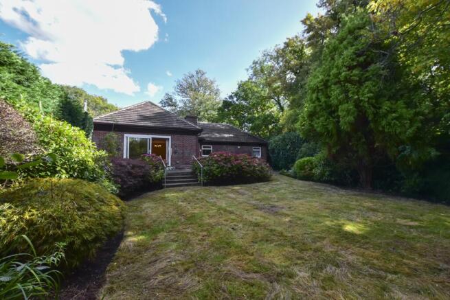3 bed property, in Chorleywood Road, £925,000