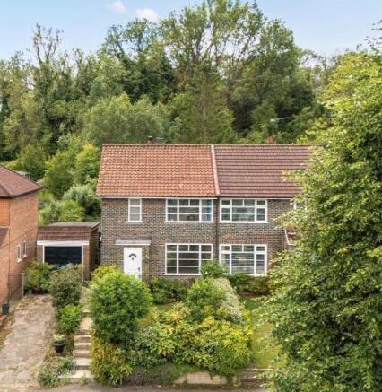 3 bed property, in Ingleboro Drive, £600,000