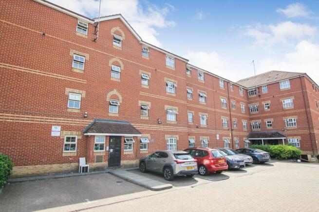 1 bed property, in Honeysuckle Court, £220,000