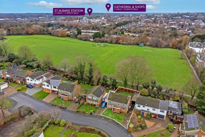4 bed property, in Barncroft Way, £1,000,000